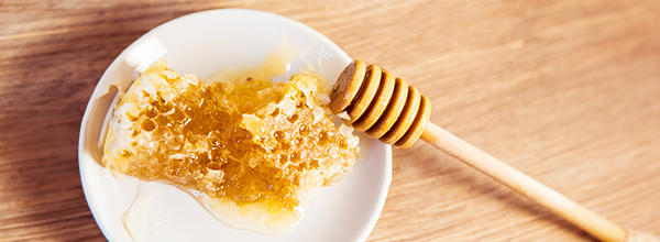 Bikin Lembap, Ini 7 Manfaat Madu untuk Kecantikan Kulit!